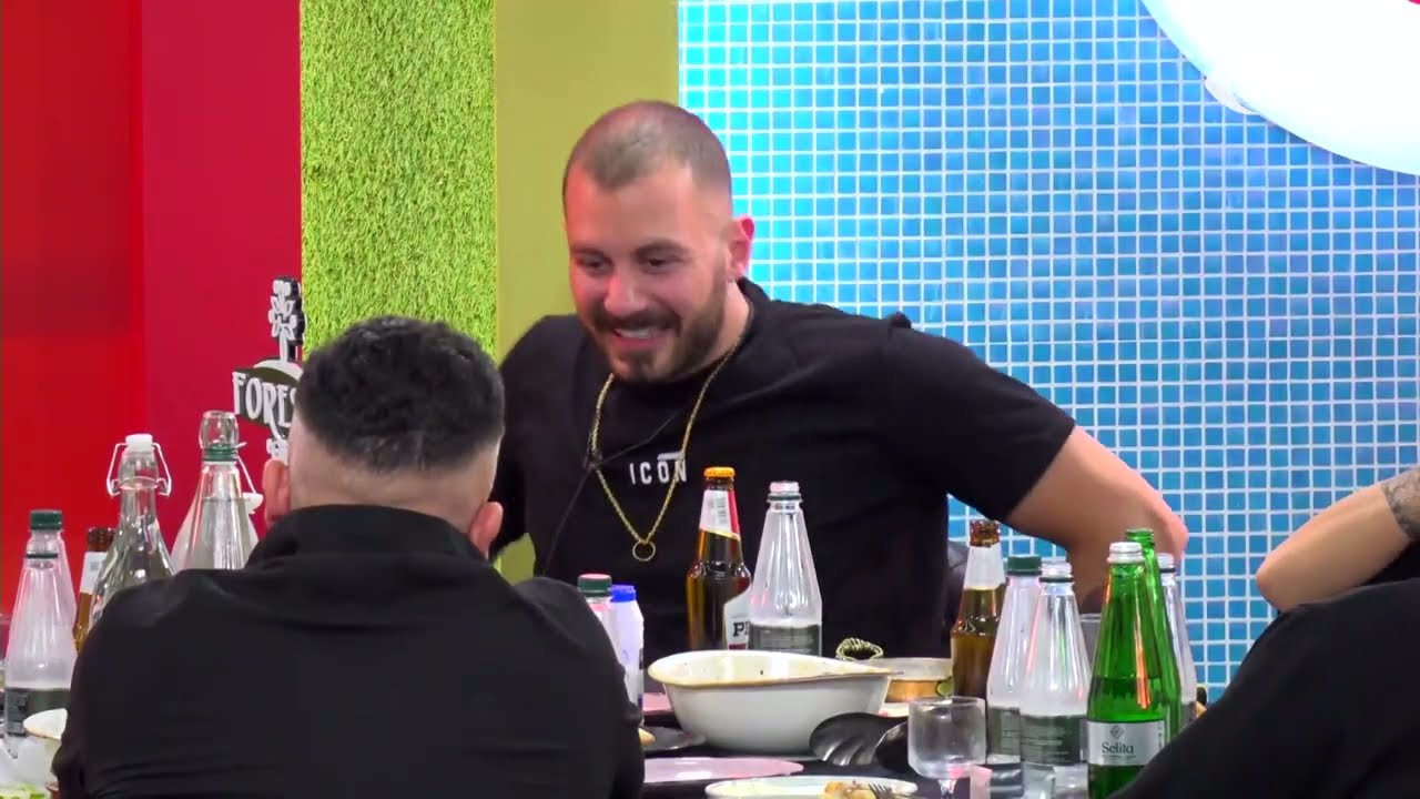 “Këtu luajnë 4-5 veta për ta fituar”/ Romeo i kthehet Julit: Këta janë te grupi yt?