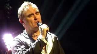 Morrissey &quot;Now My Heart Is Full&quot; St.Paul,Mn 7/13/15 HD