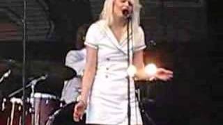 Amanda Jenssen - Do you love me LIVE