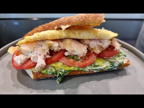 Ich habe noch nie so ein leckeres Sandwich gegessen. Caesar Hähnchen Sandwich wie in Italien