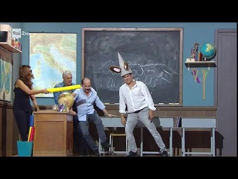 La stanza inclinata 'Tutti a scuola' - Stasera tutto è possibile 16/10/2018