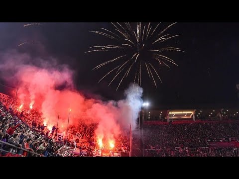 "Hinchada De Nacional En La Plata" Barra: La Banda del Parque • Club: Nacional