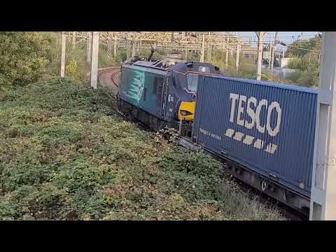 88002 Prometheus on 4S43 rounding the Queensville Curve approaching Stafford Station