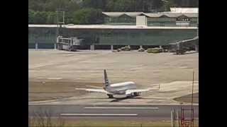 preview picture of video 'Guatemala, Aterrizaje y Despegue en Aeropuerto Internacional La Aurora'