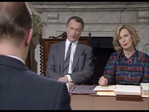 That's why PM needs to have a political advisor independent from Civil Servants | Yes Prime Minister