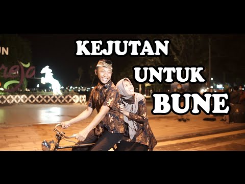 kejutan-untuk-bu-bhabin-pak-bhabin-polisi-motret