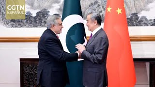 Canciller chino se reúne con su homólogo pakistaní
