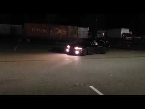 DONUTS/DRIFTING IN MY BMW 330ci !!!!