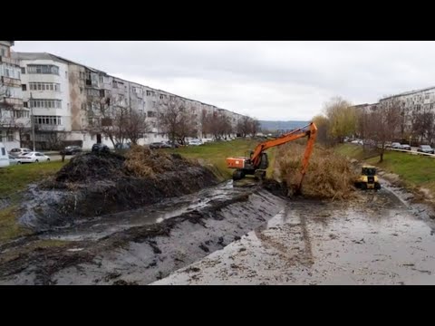 Orasul VASLUI / Ecologizare pârâu Delea zona pod Republicii gara
