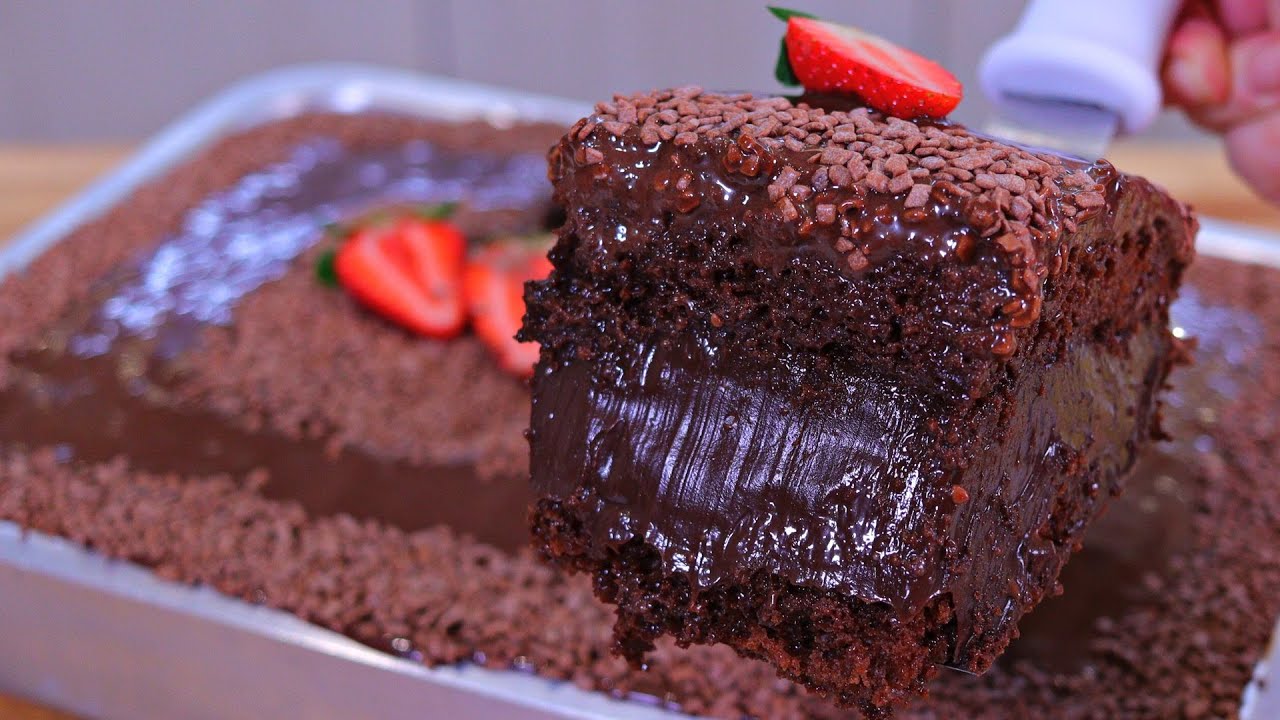 BOLO DE CHOCOLATE RECHEADO BEM MOLHADINHO E SUCULENTO! | BOLO DE ANIVERSÁRIO FÁCIL E CHOCOLATUDO
