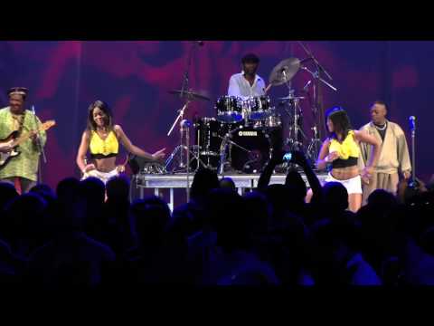 Dunia Tuna Pita (my favorite song!!) from Samba Mapangala and Orchestra Virunga..in New York!