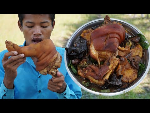 Yummy Braised Pork Leg with Pineapple / Eating delicious pork leg