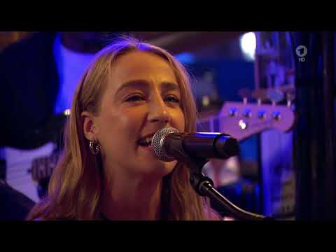 Ingrid Andress  "Feel Like This", live at "Inas Nacht"