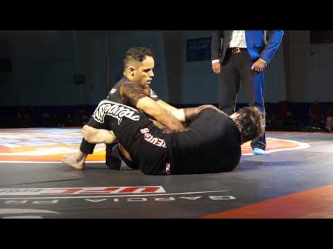 Submission Hunter Pro 70   Aziz vs Robinson