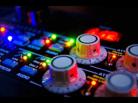 Dj Elusive - (Live At Oslo Nights January 2005 3 Of 4)