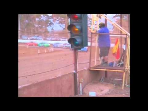 Mick Comley And Warren Oldfield Night 2 Round 4 heat action WA Street Stock Title 2011