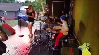 Dashboard Mary cover Royal Blood&#39;s &quot;Figure it Out&quot;(with 9 year old drummer)