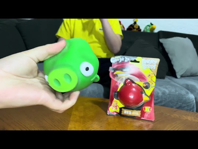 Vídeo relacionado con BANDAI CO08264 Heroes de Goo JIT Zu Figura de Accion, Universo Angry Birds, Angry Bird Verde Relleno Arenoso, Estruja y Aplasta, Multicolor