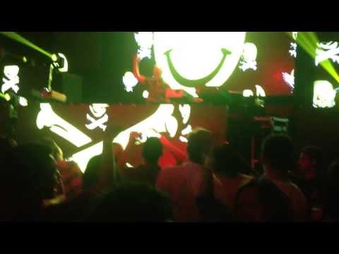 Fatboy Slim in Resorts World, Manila (Rockafella Skank + Satisfaction)