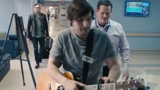 Charlie Worsham Visits Veterans with Musicians On Call