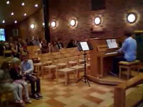 Øystein H.Aadland spelar Bach i Nysæter kyrkje