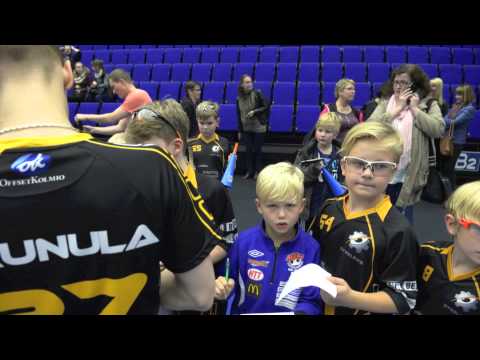Nimikirjoitustenjakoa Steelers-Loviisan Tor -ottelun jälkeen 4.10.2014