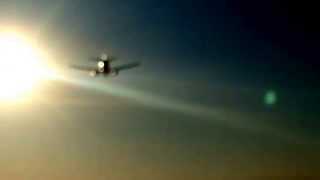 preview picture of video 'Sun Country 737-700 overhead landing KCWA'