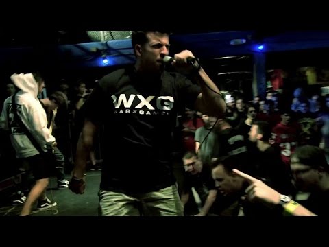 [hate5six] Caught In A Crowd - August 10, 2013 Video