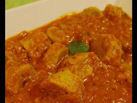 Kata Can – Chickpea Flour Rolls with Spicy Curry Sauce