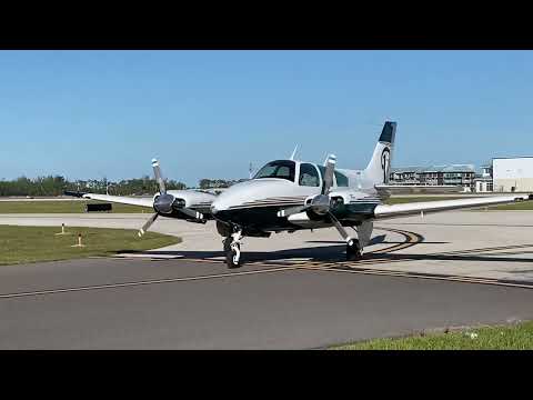 Colemill Beechcraft Baron B55 taxi