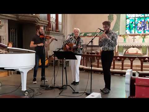 McRoar – The Cliffs of Moher/The Kesh Jig/Morrison's Jig/Out on the Ocean (jigs)