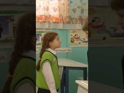 Kaan, Çilek'i öpüyor - Sihirli Annem