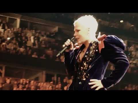 download lagu mp3 mp4 Pink Concert Chicago, download lagu Pink Concert Chicago gratis, unduh video klip Pink Concert Chicago
