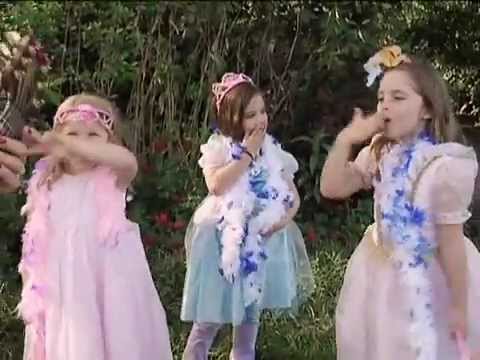 Moey's Music Party - Sleeping Beauty and Snow White: Give Yourself a Kiss (Kid's Music Video)