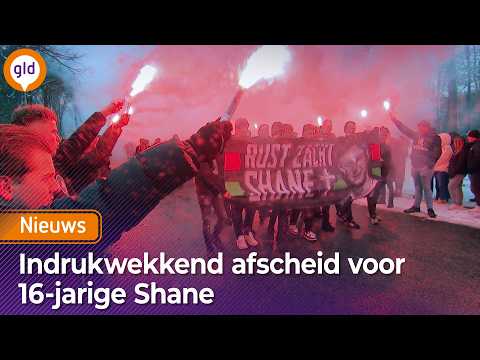 Shane (16) krijgt indrukwekkend afscheid in stadion van NEC