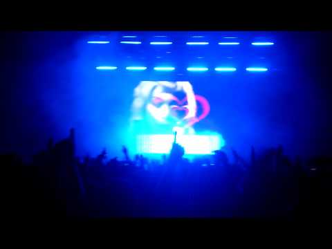 Armin van Buuren @ Cacao Beach 2010 ( Armin vs. Ali Wilson - Never Say Shakdown (AvB mash) )