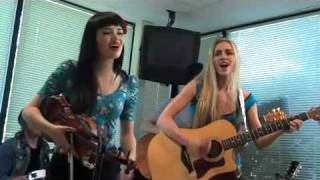 JaneDear Girls - Every day's a holiday (their theme song)