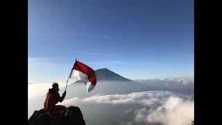 Download lagu Iwan Fals ft.Sawung Jabo  -  Lingkaran aku cinta padamu (lirik) mp3