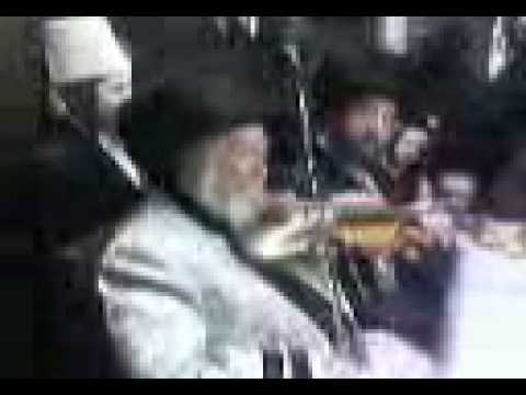 kretchnif rabbe z"l  קרעטשניף רבי זצ"ל מנגן בכינור