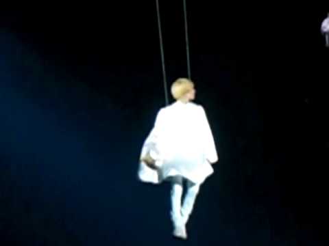 110910 SHINee World Concert in SG - Angel Taemin