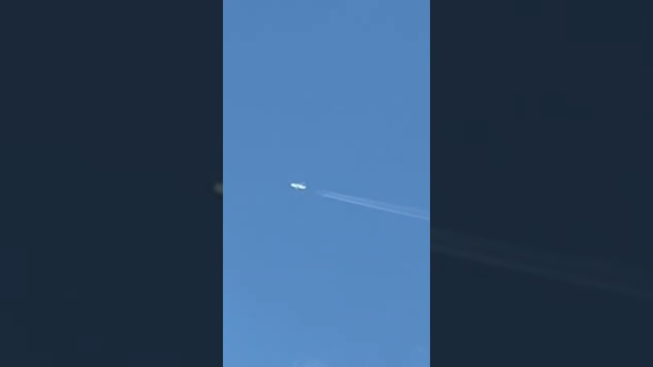 Aeromexico Boeing 787-9 flying over our house