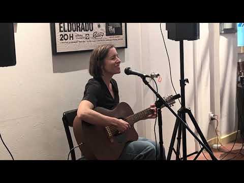 Laura Stevenson - Runner (live Honey Moon Coffee Shop, Ridgewood - 6/26/2025)