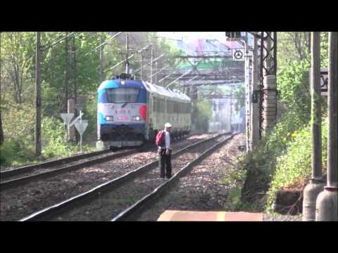 Vlaky: prejazdy vlakov + idioti na koľajniciach + pozdrav (350.002-2)