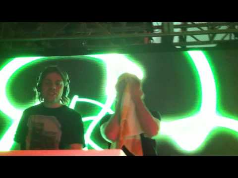 Bingo Players Surrender Las Vegas -Cry Just a Little