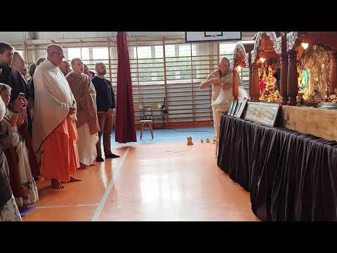 Greeting of the Deities with Shrila Indradyumna Swami