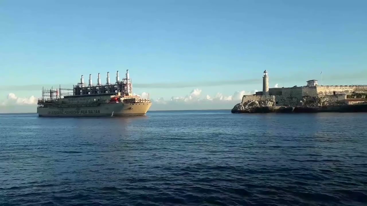 Kraftwerksschiff erreicht Bucht von Havanna | Bildquelle: YouTube © Radio Rebelde/YouTube | Bilder sind in der Regel urheberrechtlich geschützt