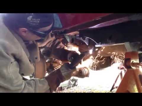 Jeep Wrangler TJ Rotten and Rusted Frame Repair Part 1  Quadratec Trail Arm Mount