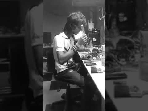 Thani mata me tharamata ridawa තනි මට මේ තරමට රිදවා කොල්ලෙක්ගෙ සුපිරි හඬක්