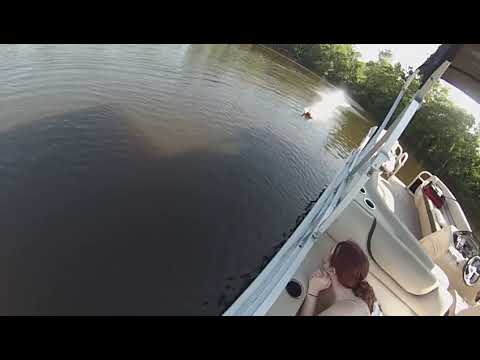 ProBoat Blackjack 42, giving my assistant a 75mph shower