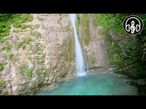 Soothing sound of the evening waterfall. 1 minute to relieve stress.